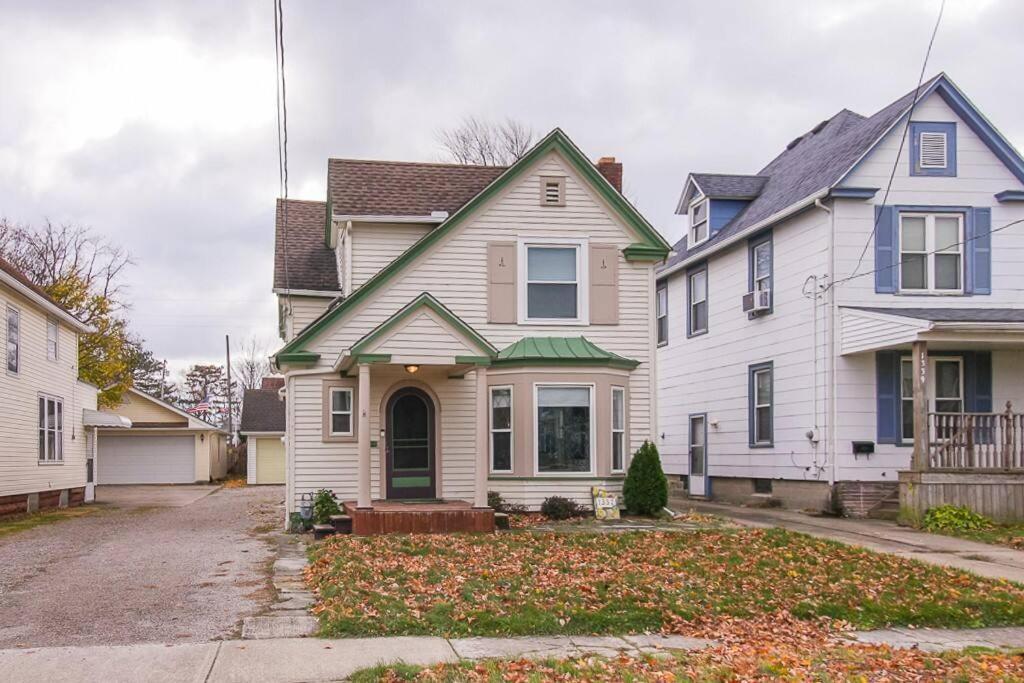 Lakeside Home In Lorain Esterno foto
